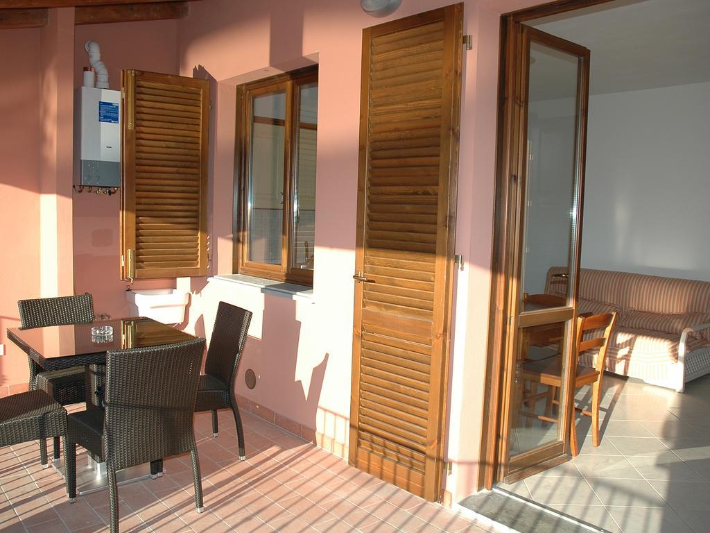 Ferienwohnung Baia Fiorita Porto Azzurro Exterior foto